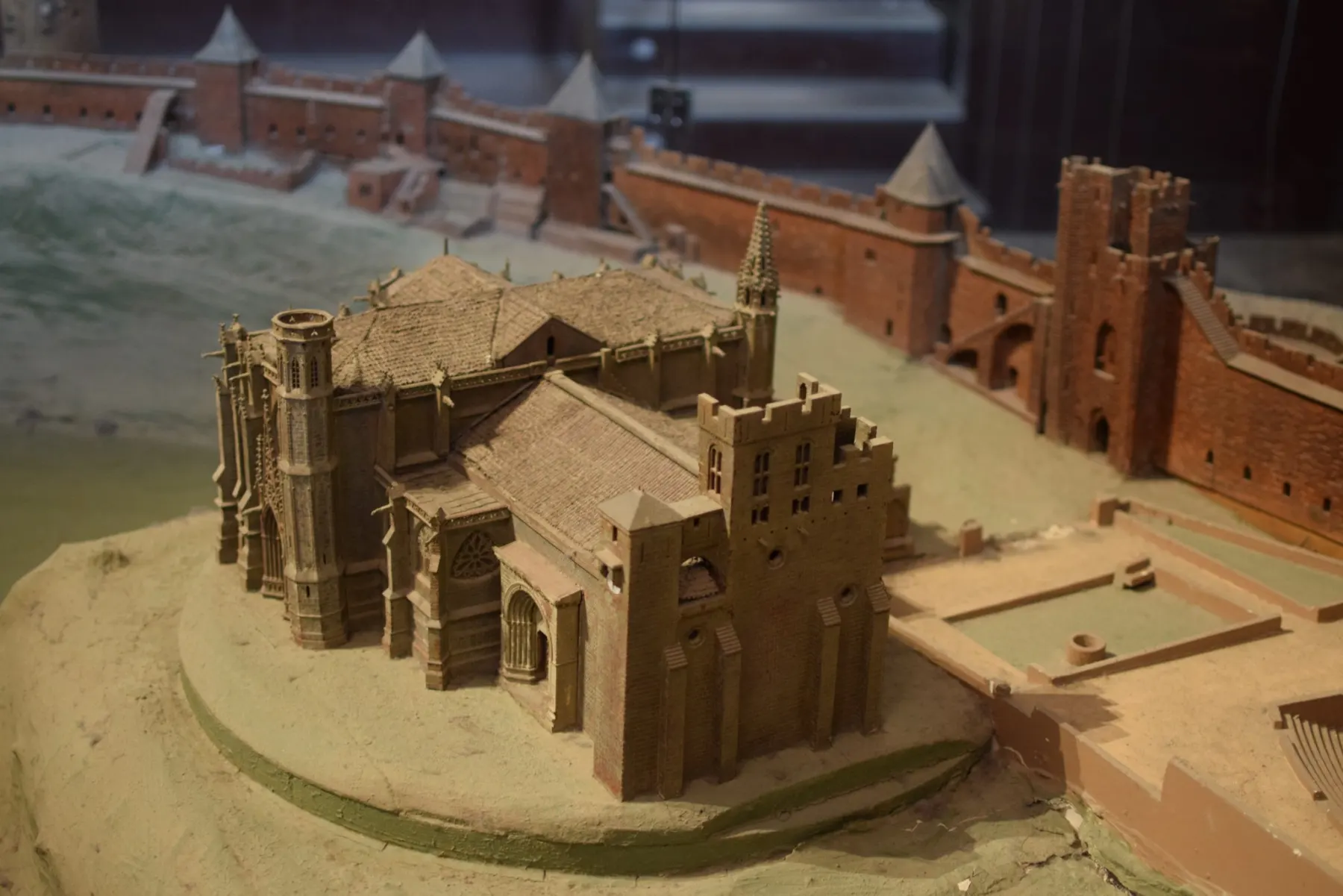 Maquette détaillée de la Cité médiévale de Carcassonne, idéale pour comprendre la disposition des lieux.