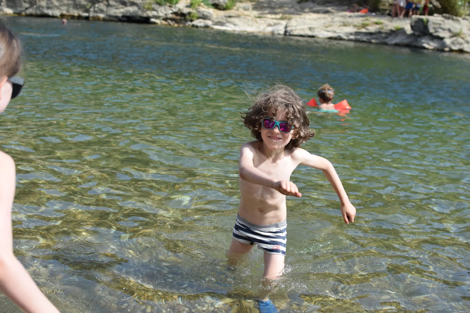 Moment de détente en famille sur les bords du Gardon
