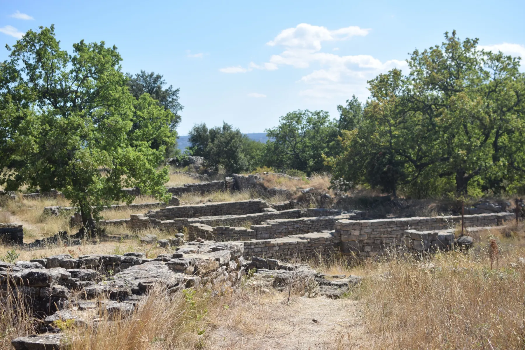 Ruines antiques du Camp César à Laudun l’Ardoise