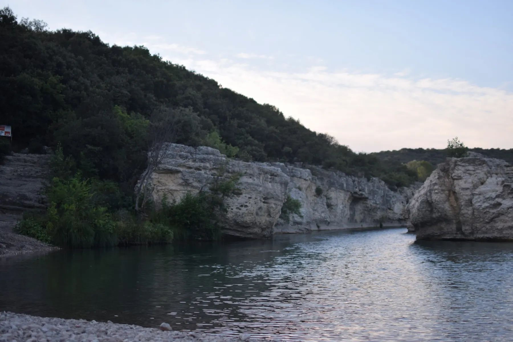 Cascades du Sautadet, formations rocheuses spectaculaires et rapides sur la rivière Cèze.