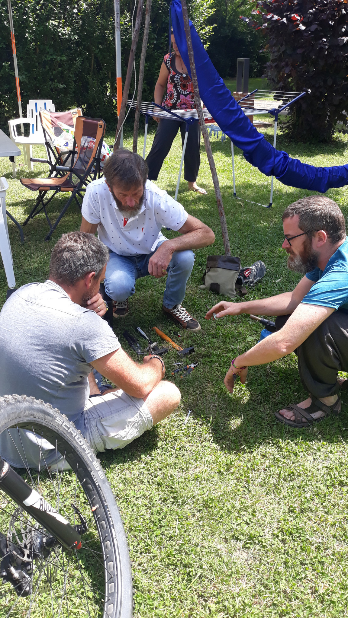 Yannick effectuant l'entretien de Marley pour préparer notre vadrouille.