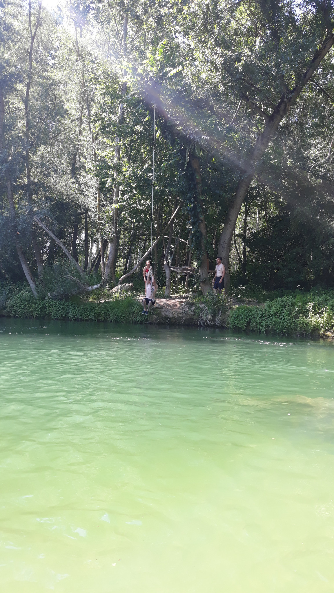 Balade en canoë sur l’Aube avec les Bos'Trotters lors de nos retrouvailles familiales.