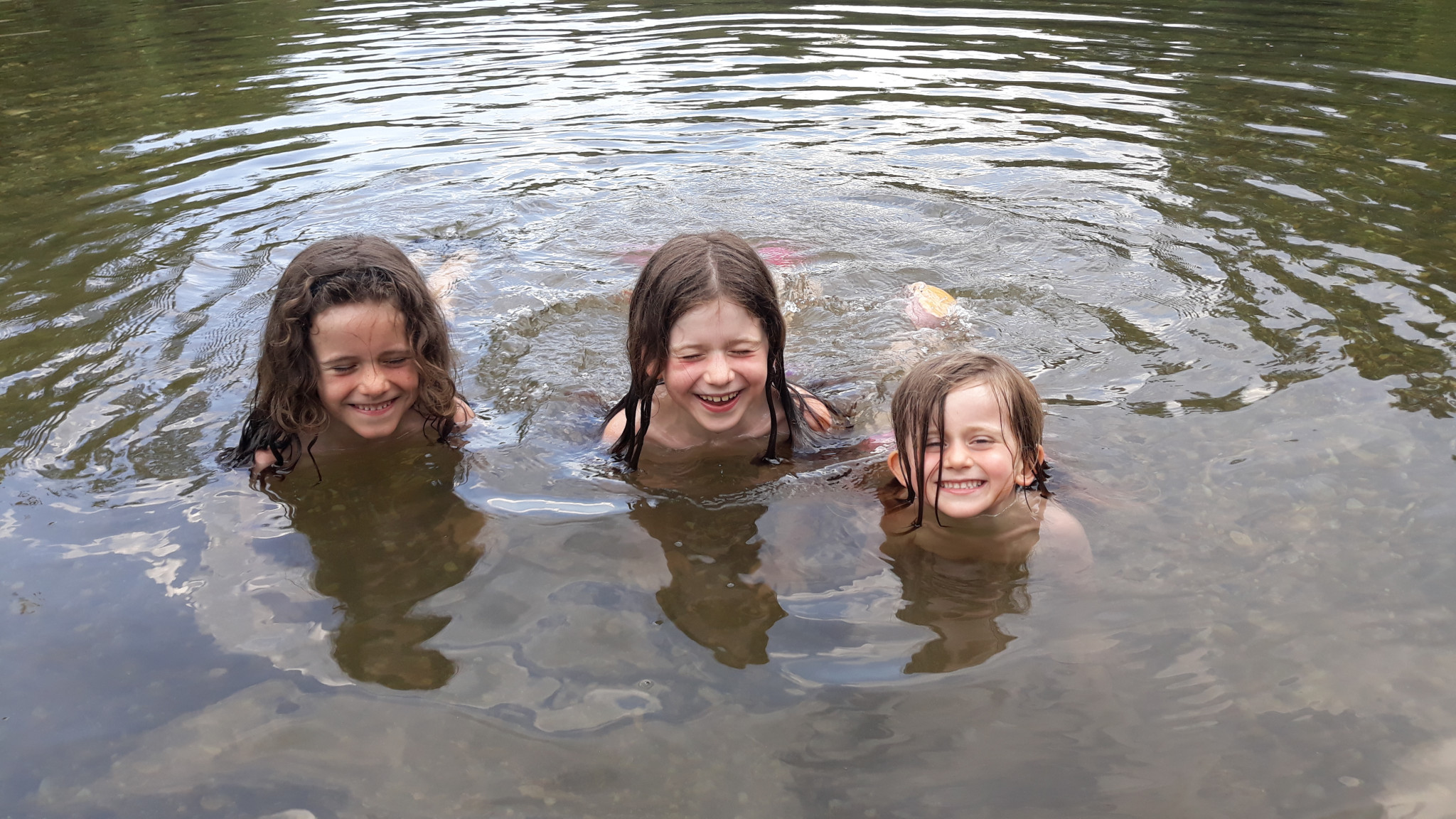 Un spot de rêve au bord de la Cèze près de Goudargues, parfait pour se détendre en famille.