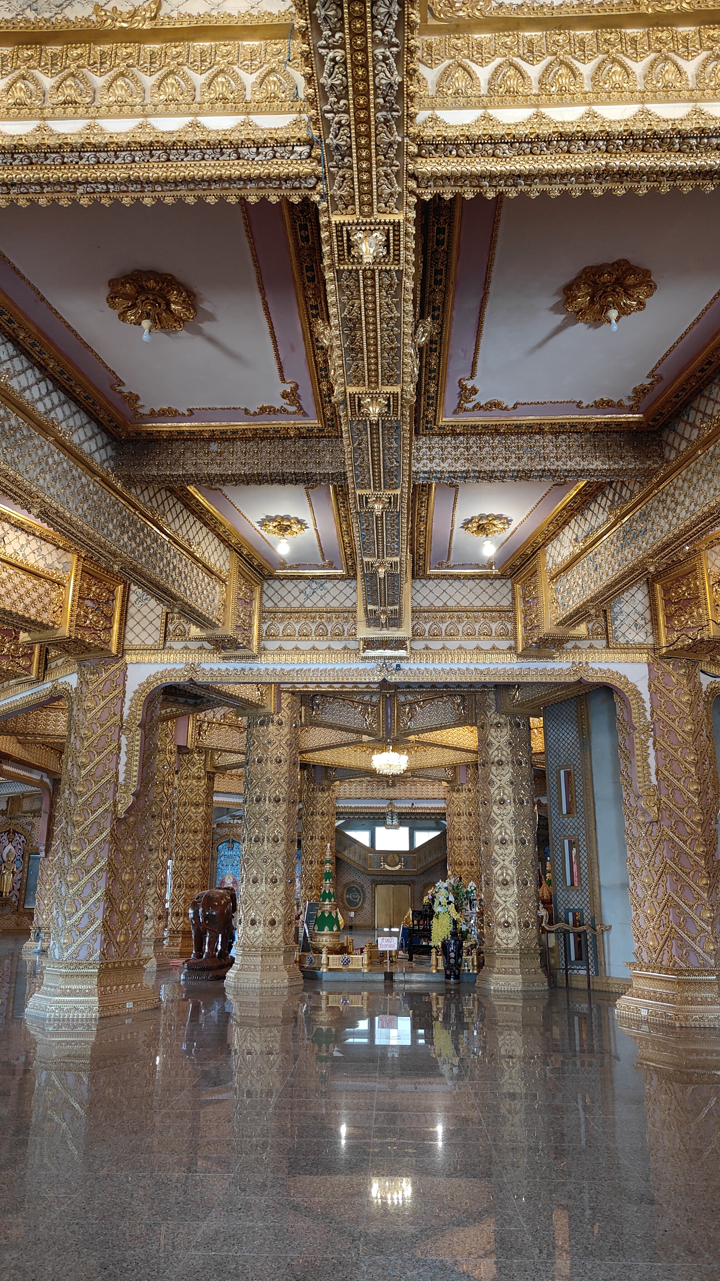 Phra Maha Chedi Si Chai Mongkhon