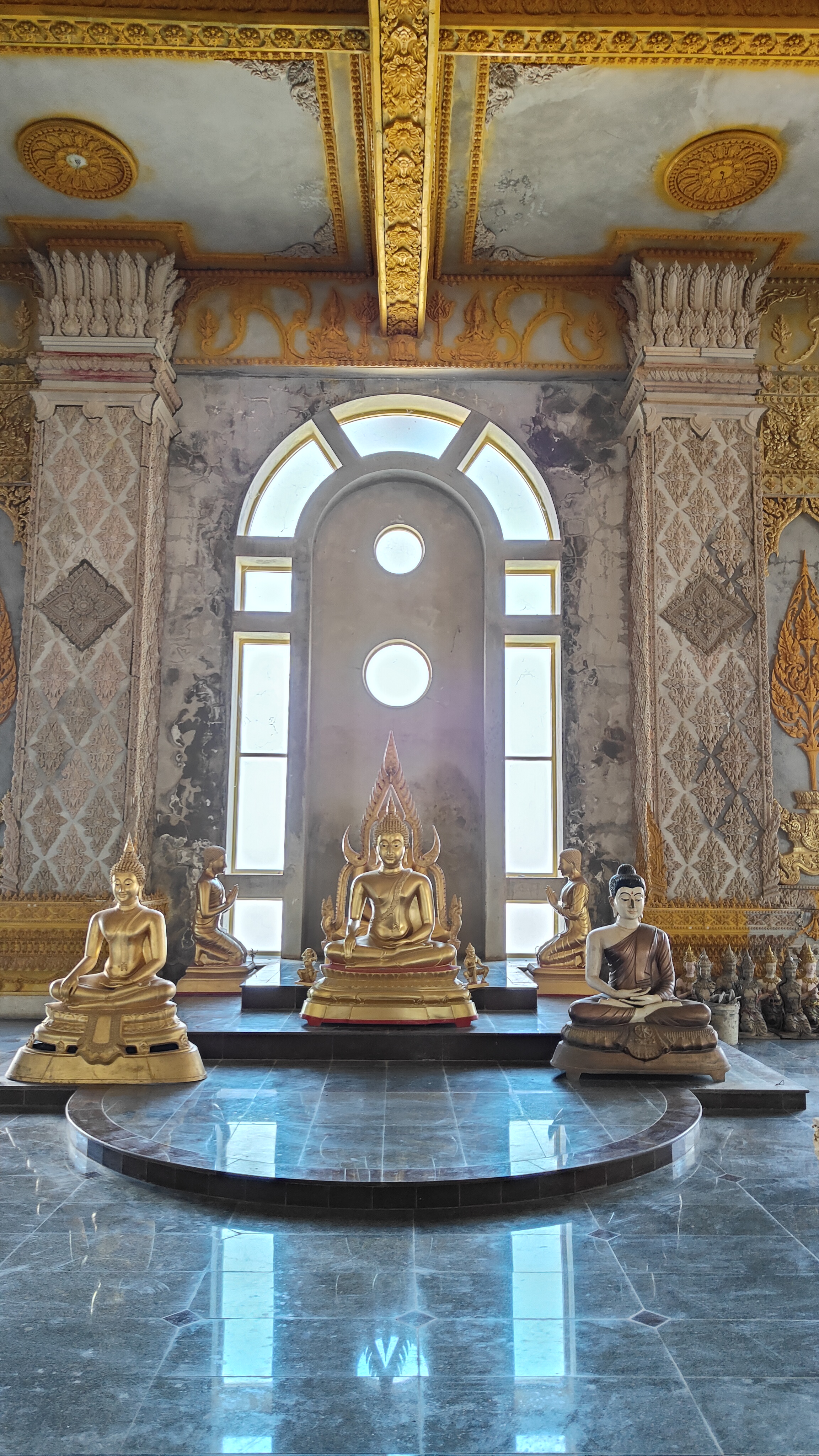 Phra Maha Chedi Si Chai Mongkhon