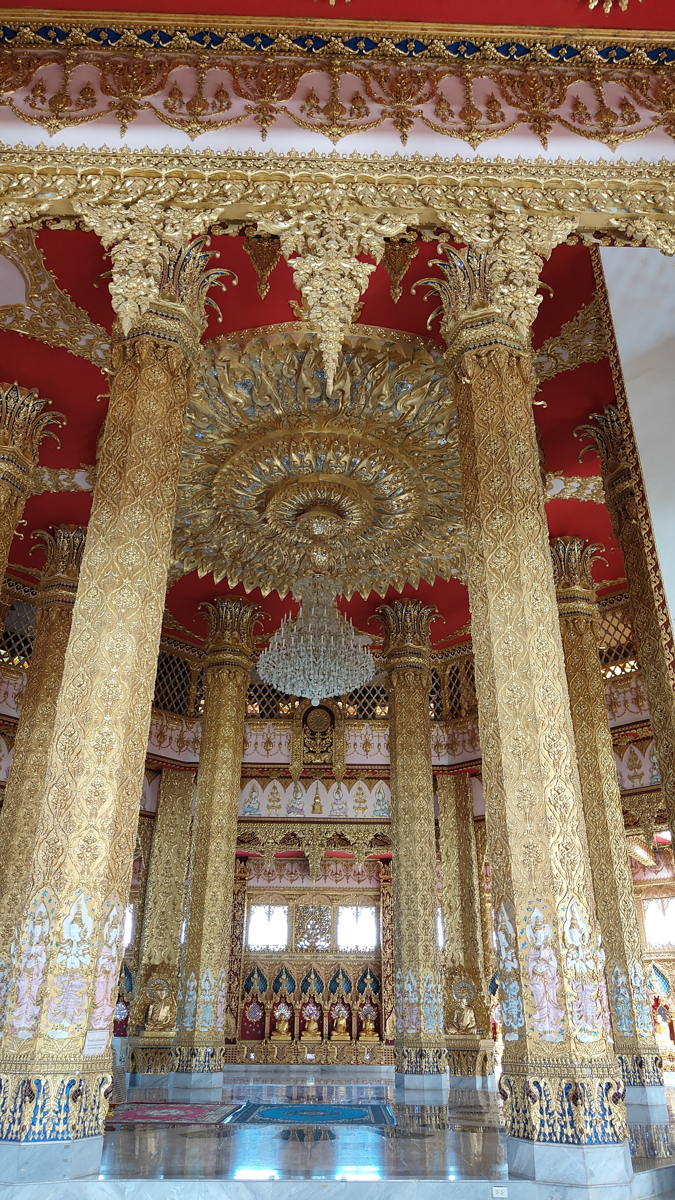 Phra Maha Chedi Si Chai Mongkhon