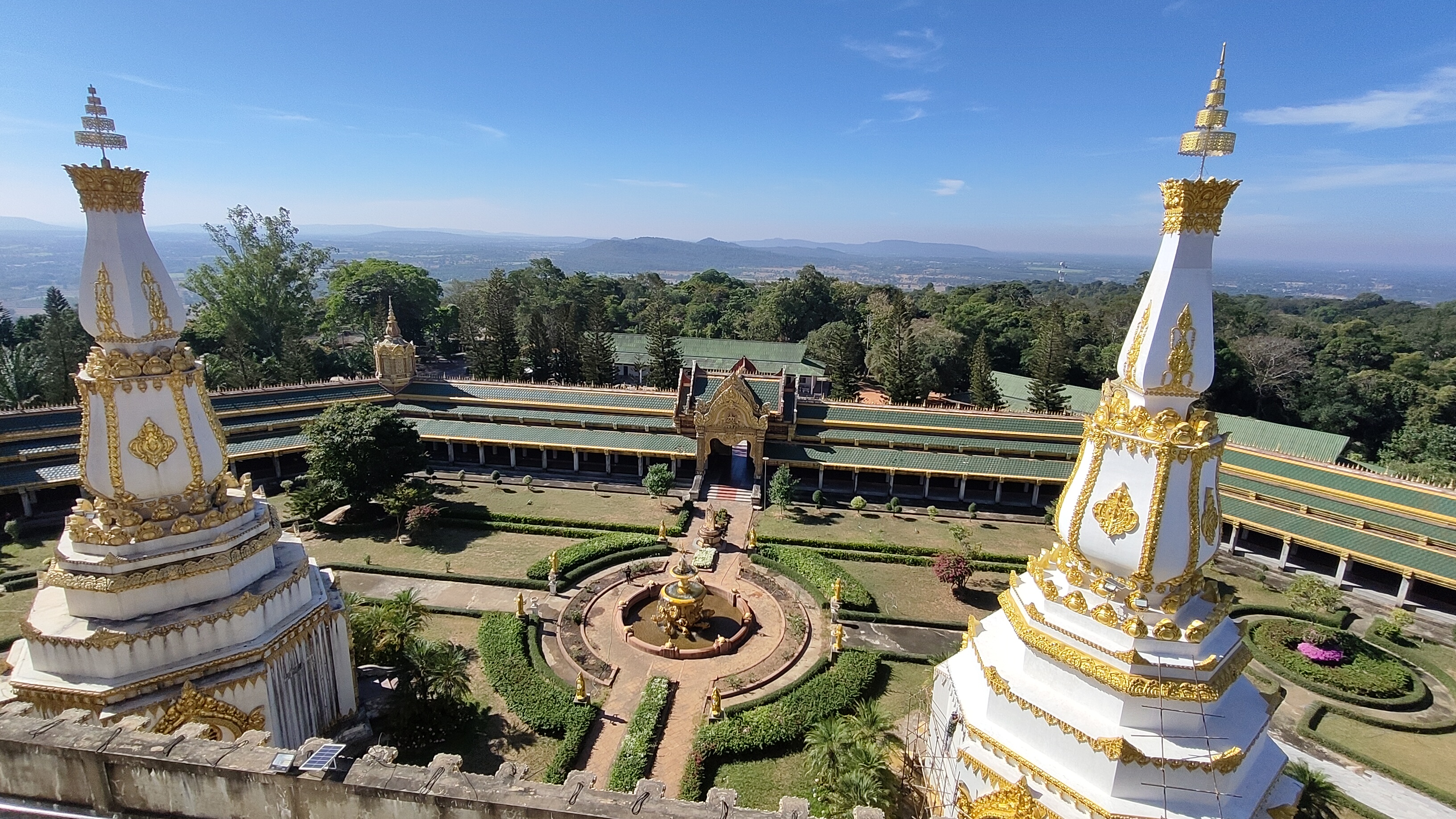 Phra Maha Chedi Si Chai Mongkhon