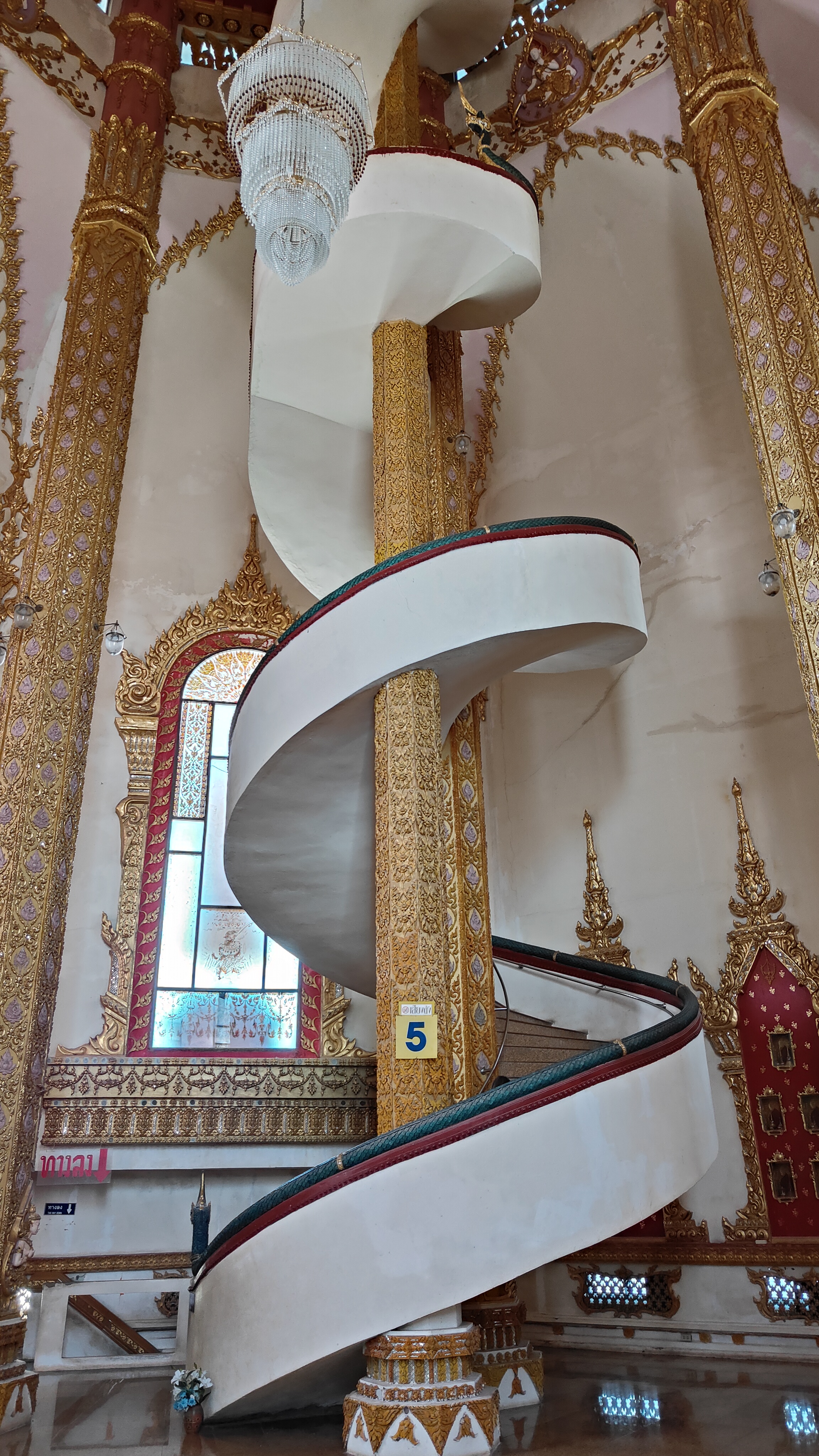 Phra Maha Chedi Si Chai Mongkhon
