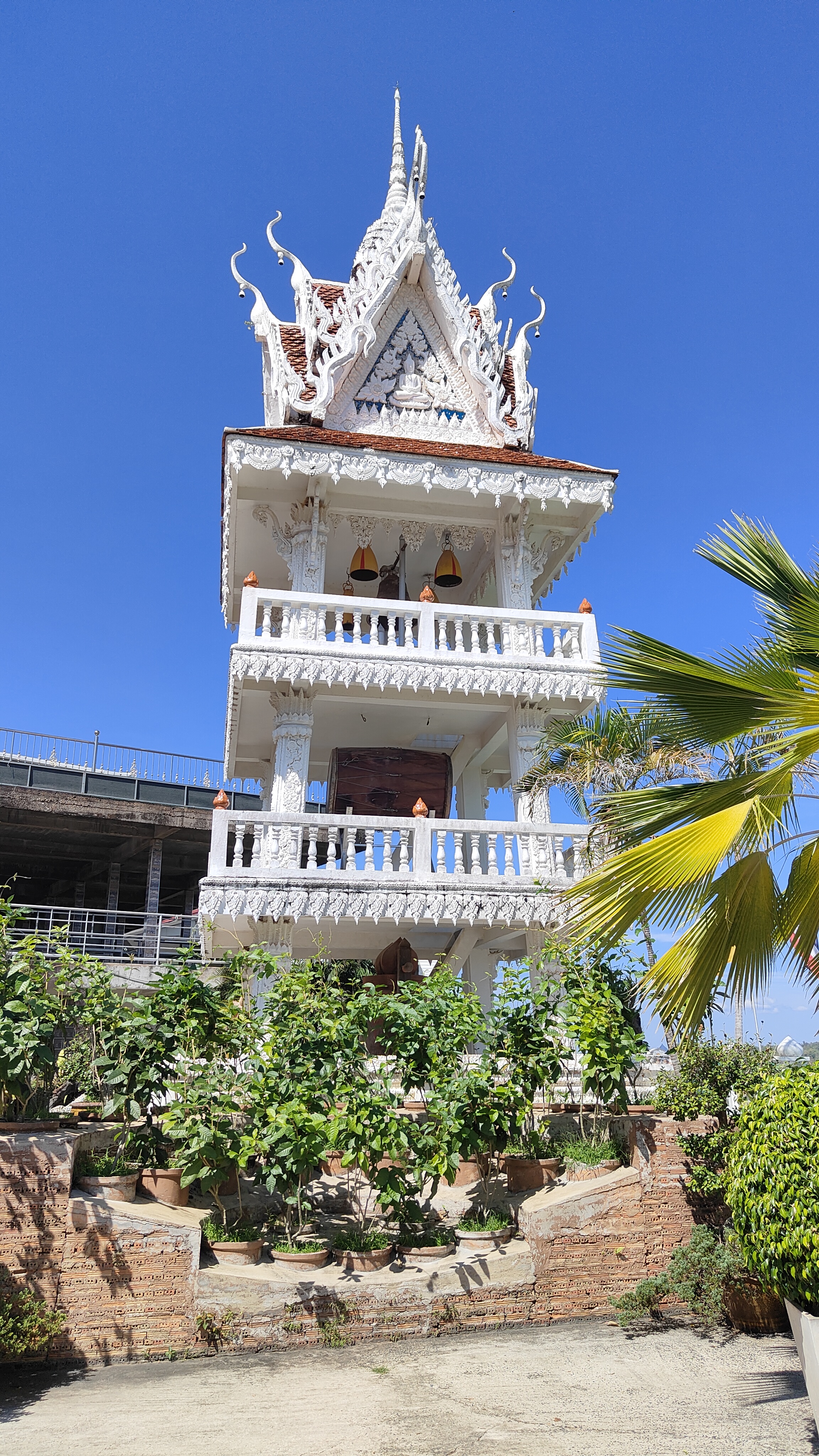 Wat Tham Khuha Sawan