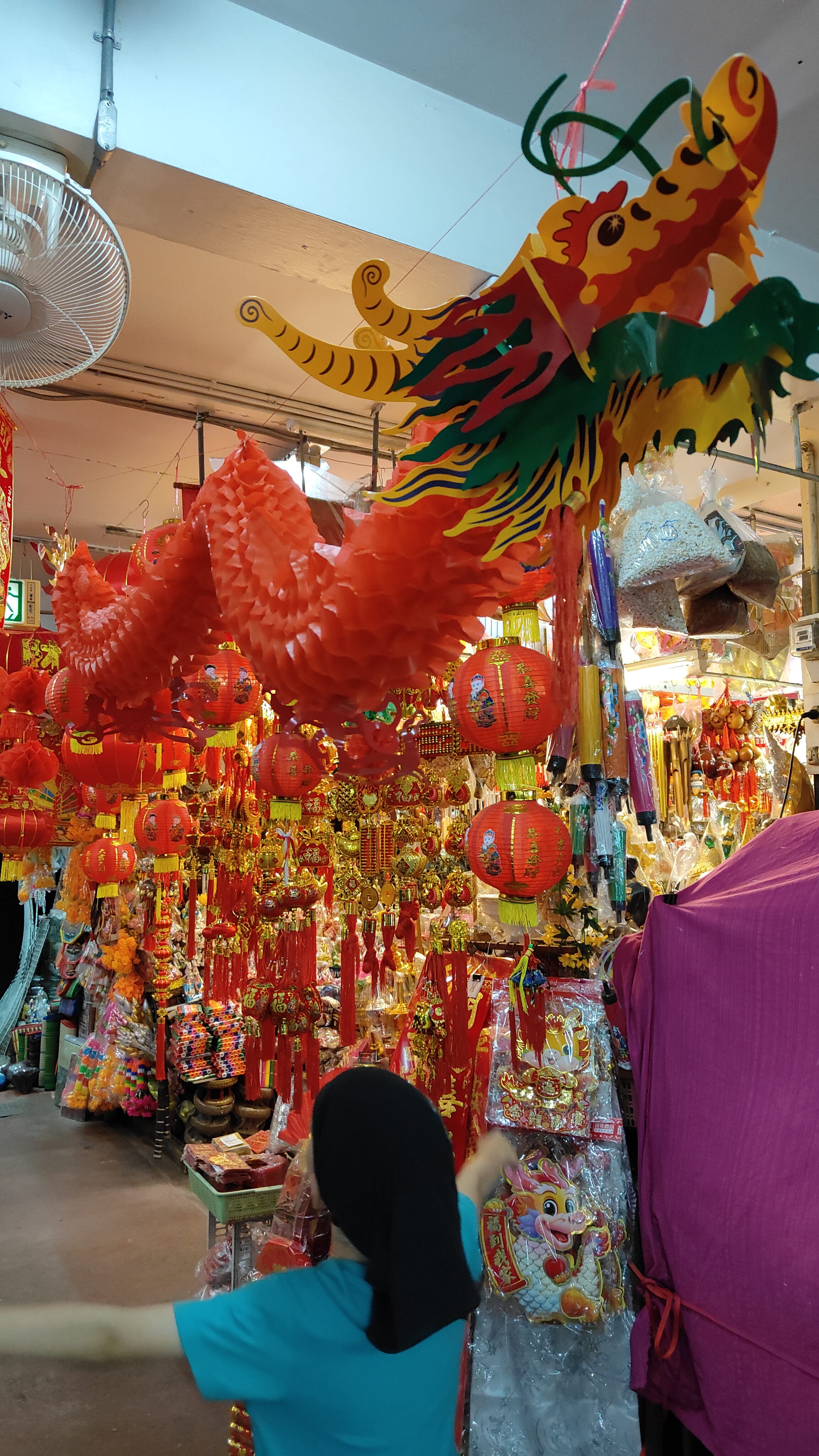 Warorot market