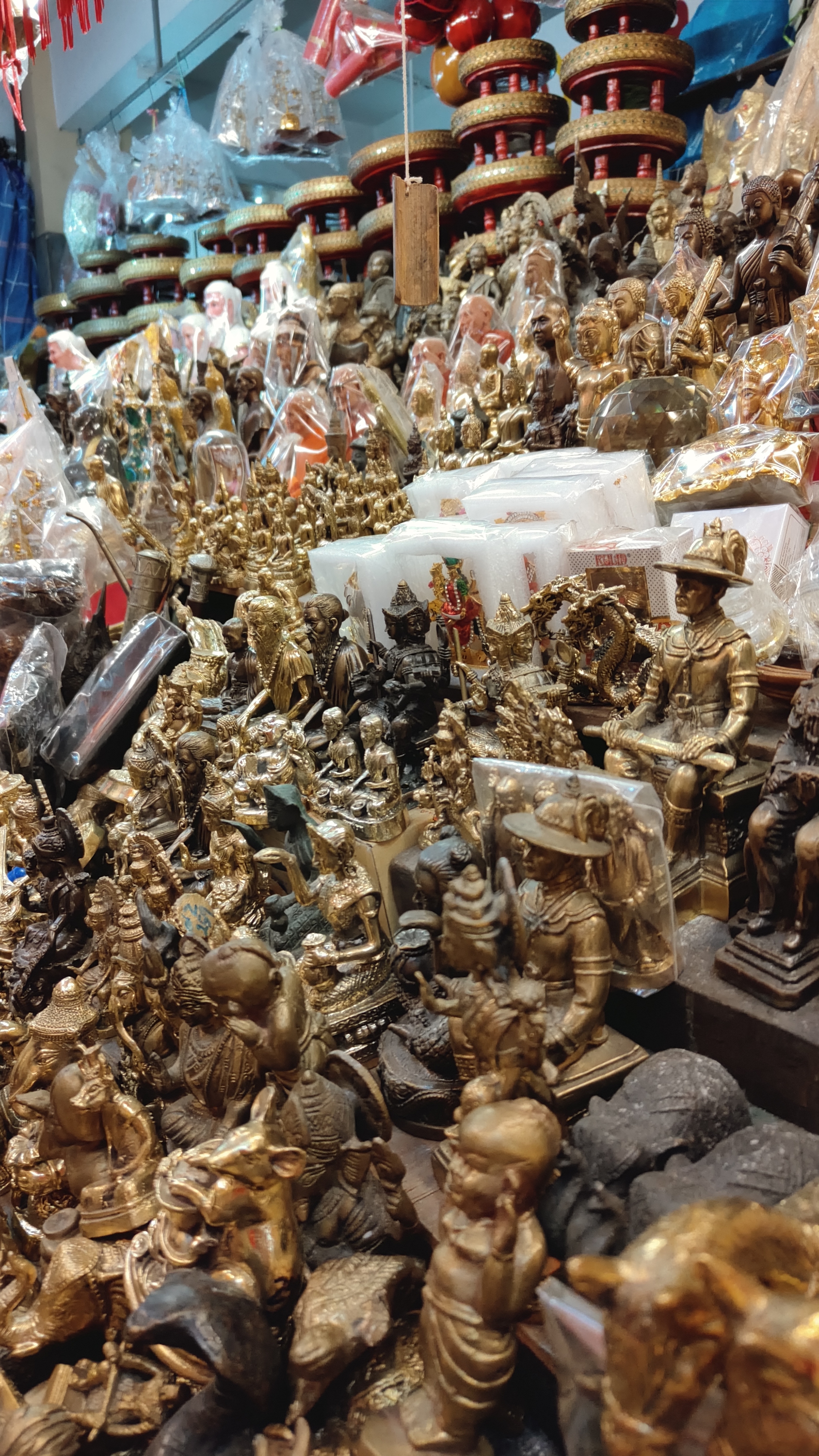 Warorot market