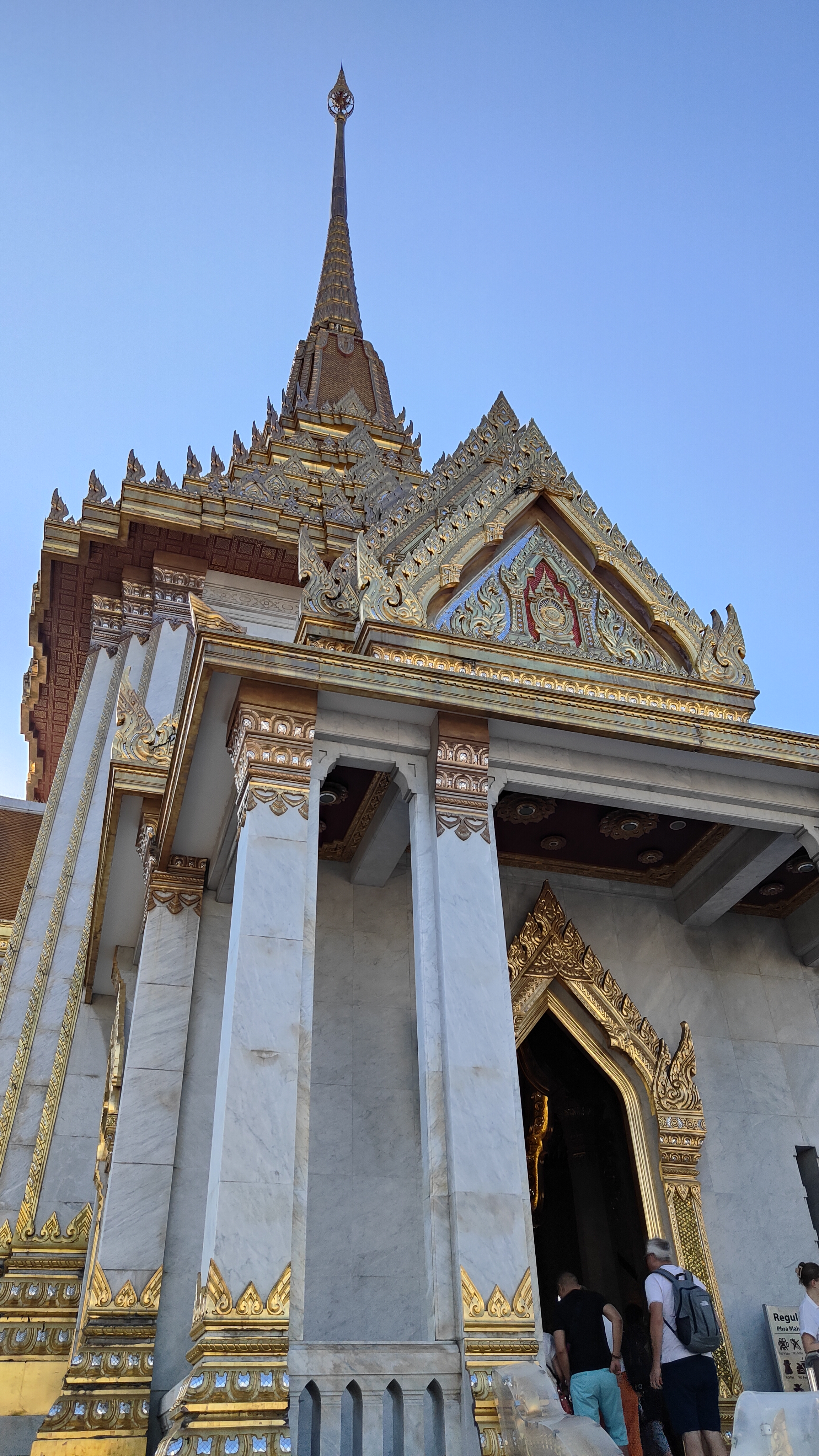 Wat Traimit