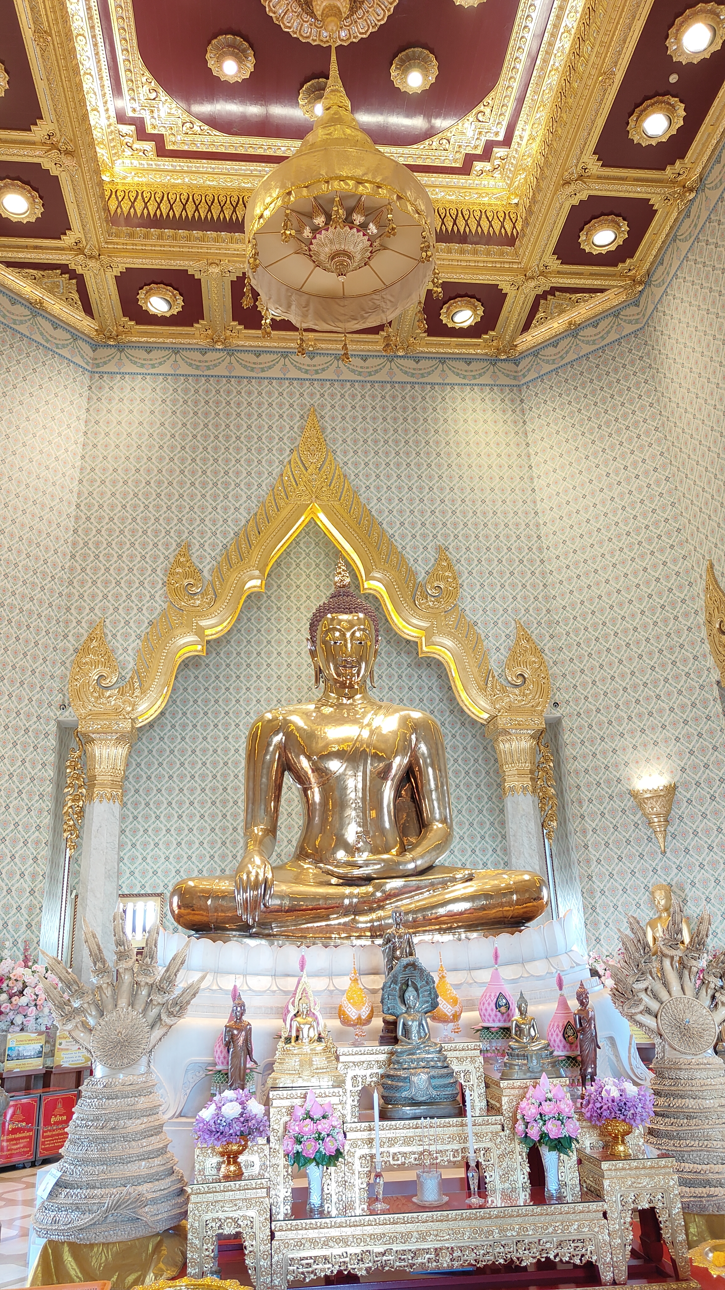 Wat Traimit