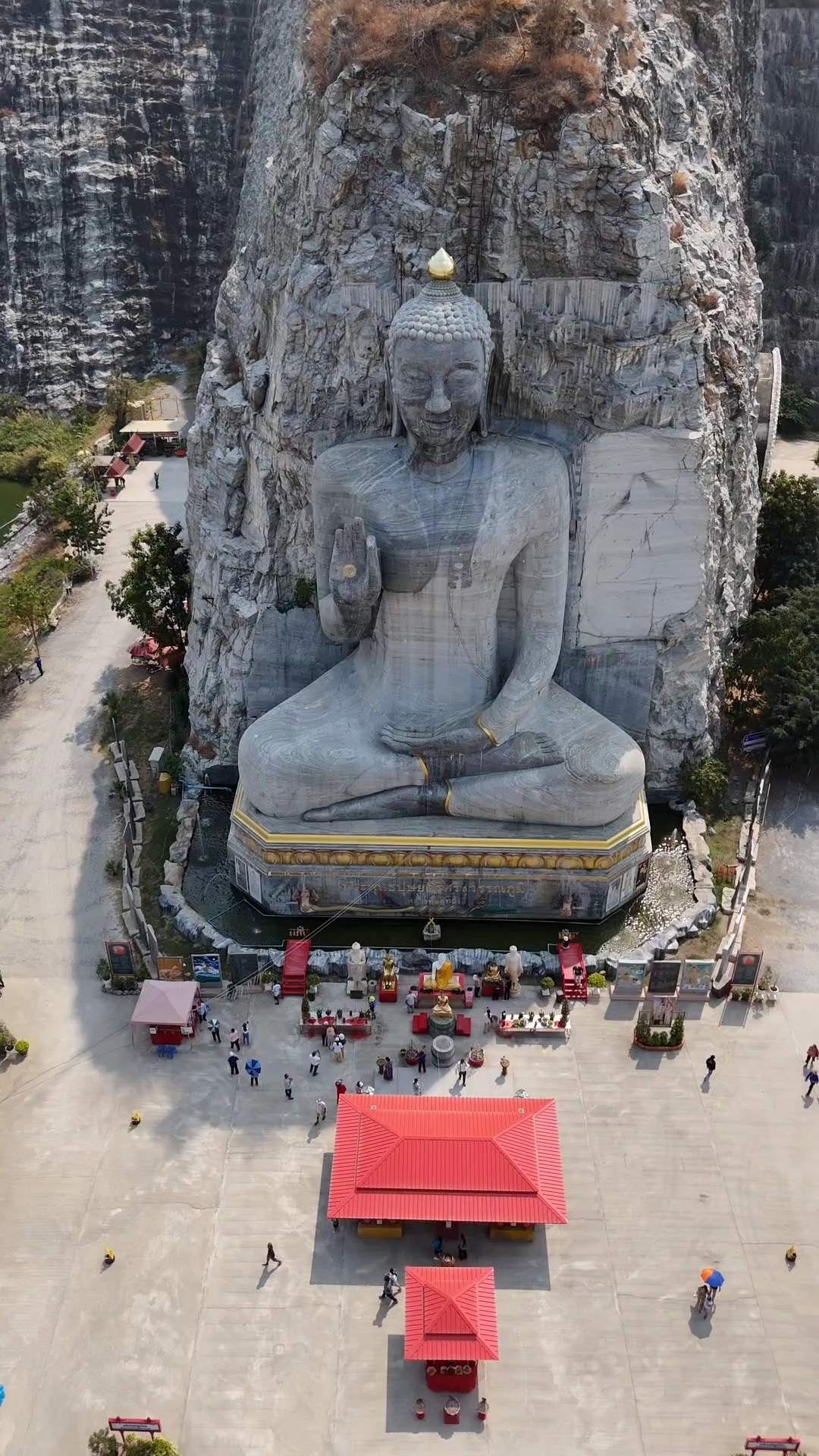 Wat Khao Tham Thiam