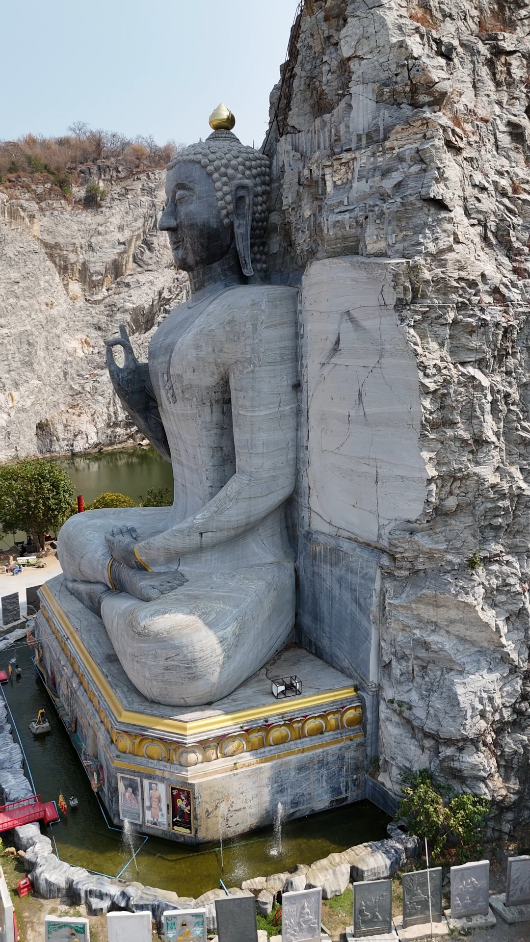 Wat Khao Tham Thiam