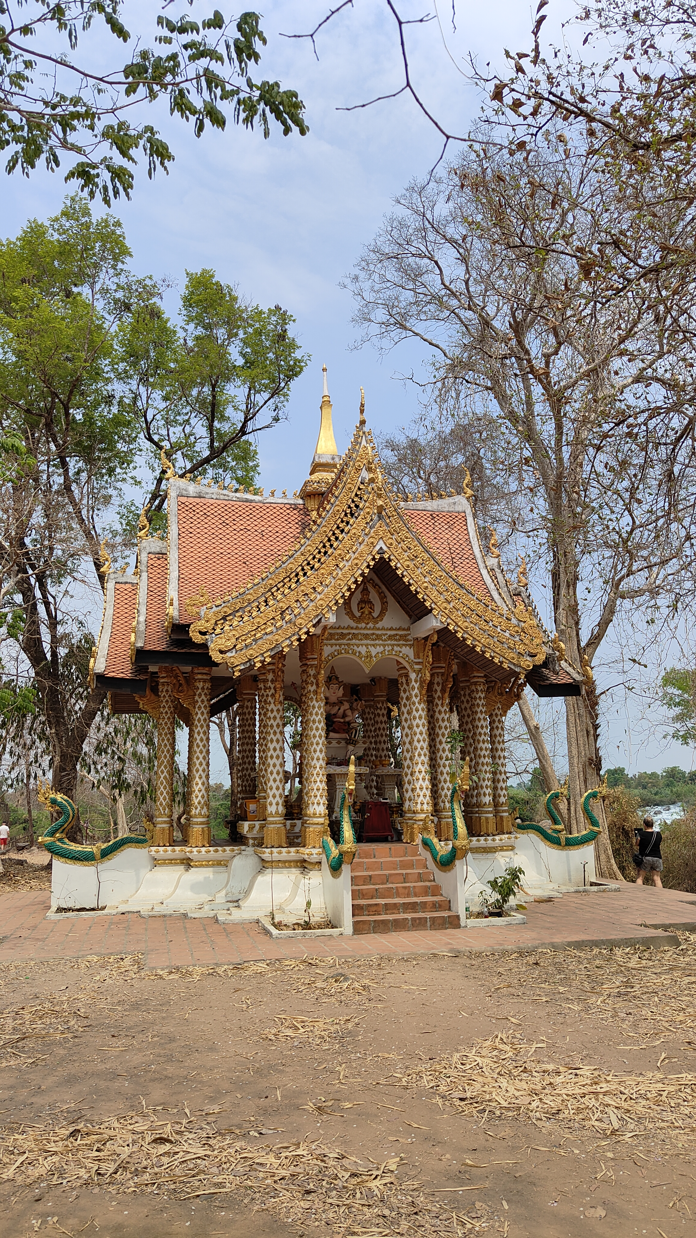 Li Phi Somphamit.