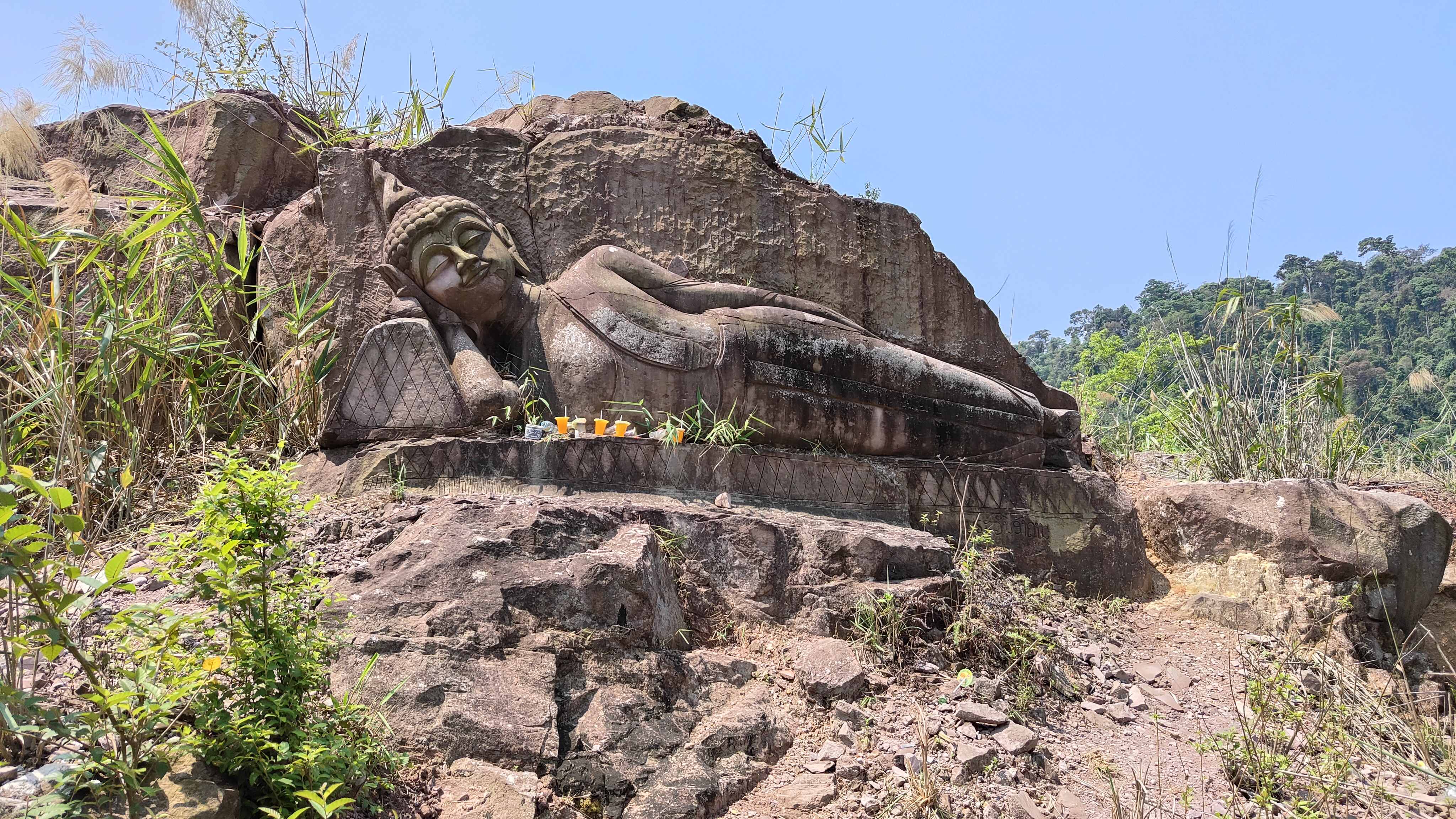 boucle de Thakekh - Sandstone Buddha Rock Sculptures