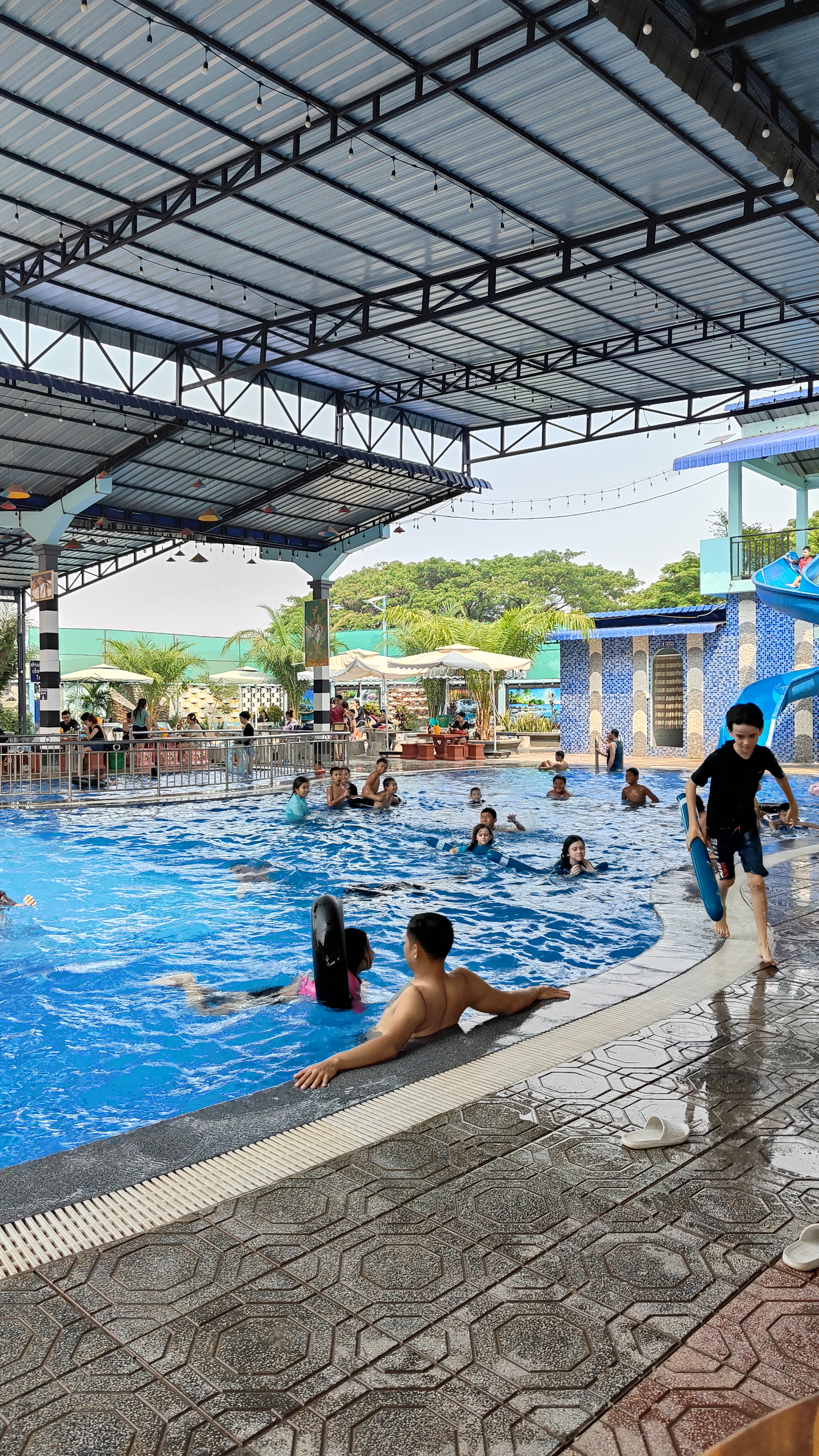 piscine vientiane