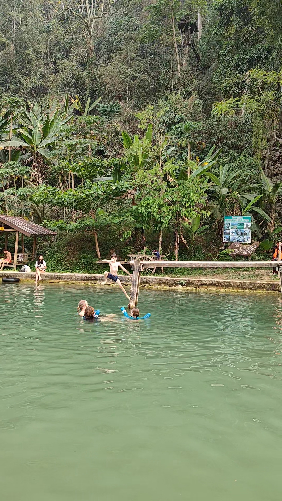 Vang Vieng - lagoon3