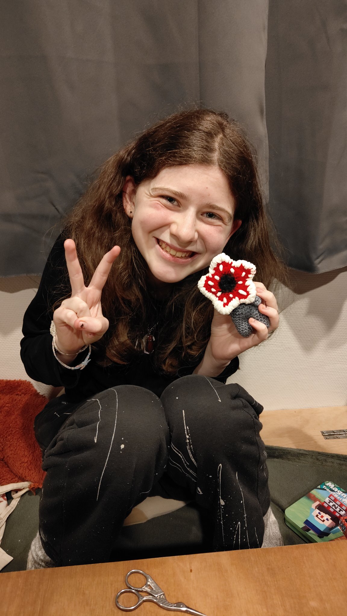 Enfant qui fait le crochet
