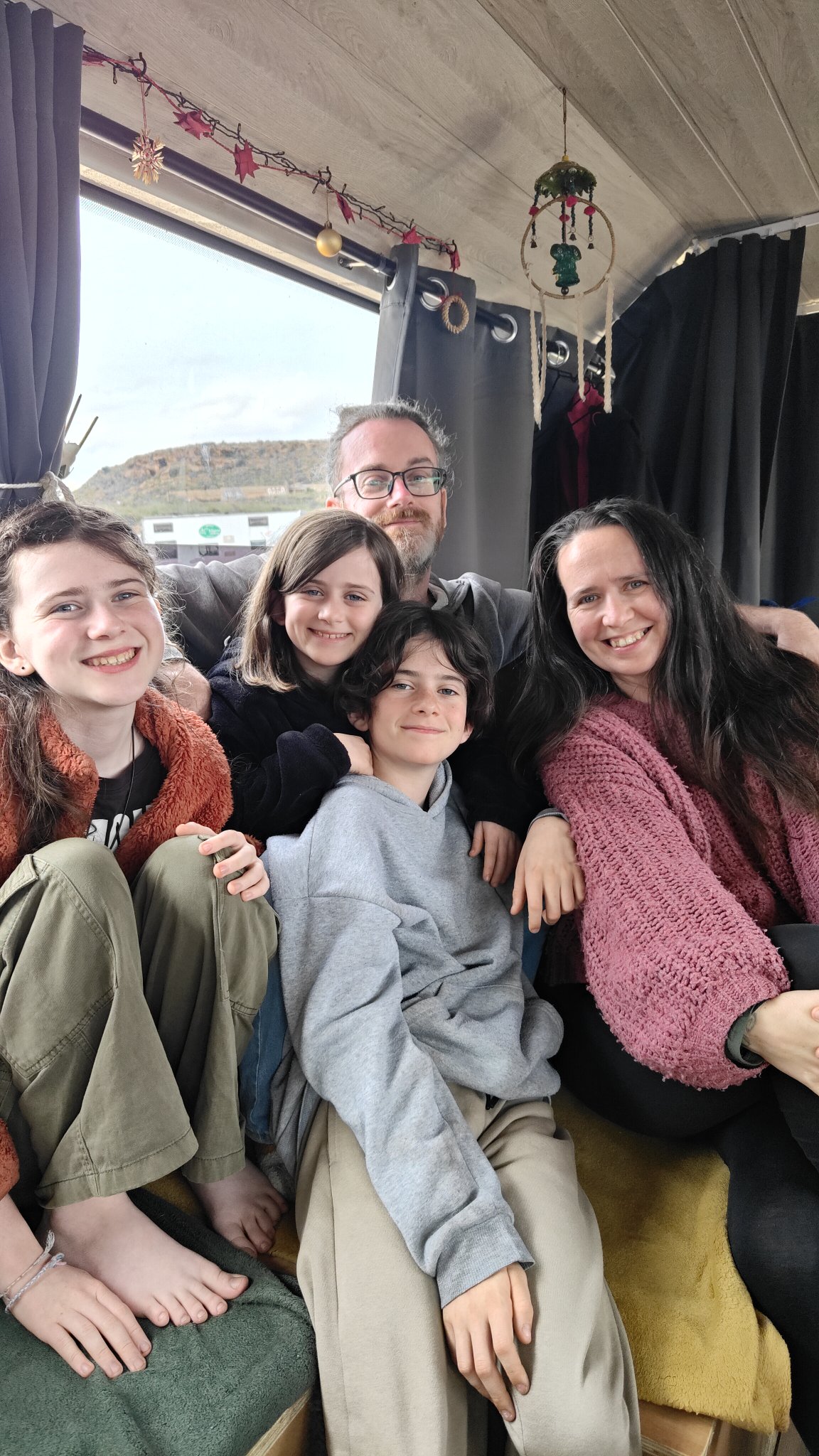 Famille nomade en bus en Espagne