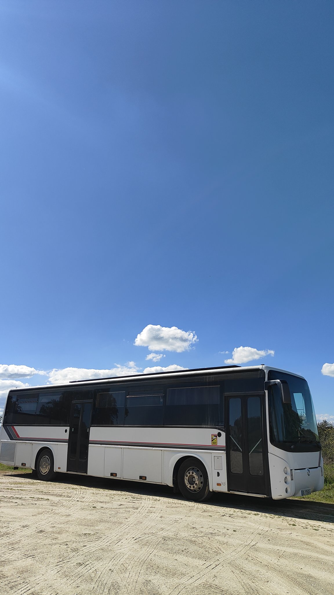 Bus dans le parc naturel Los Barruecos