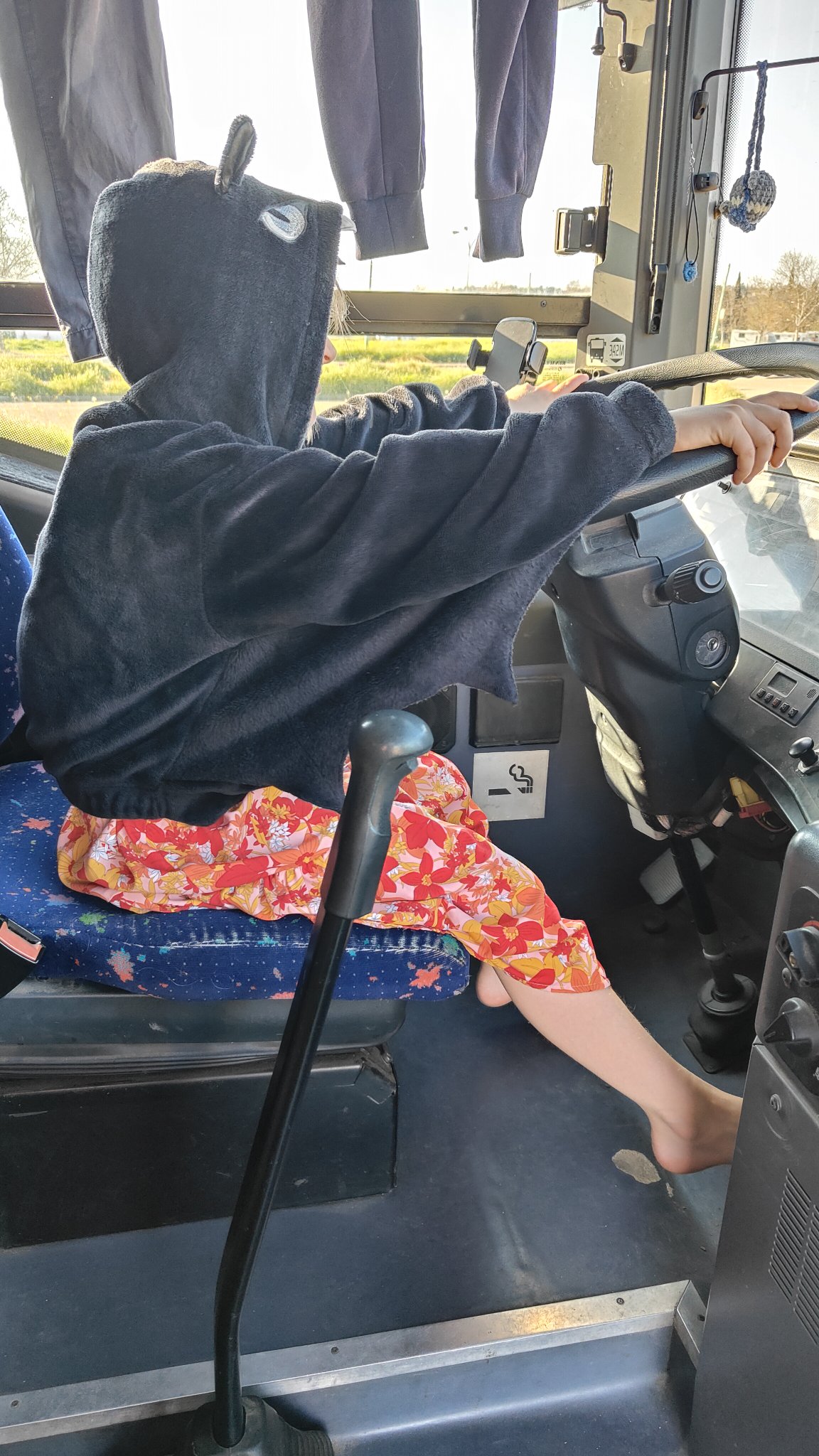 Enfant qui conduit vers ses rêves